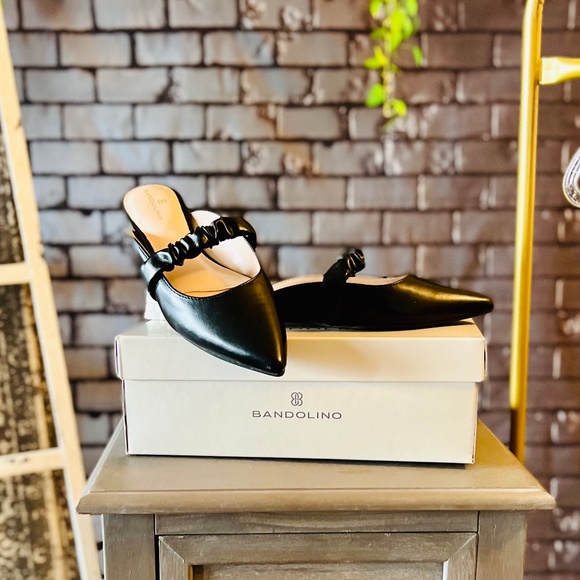 NIB Bandolino Sonny Ruched Faux Leather Flat - Picture 1 of 8